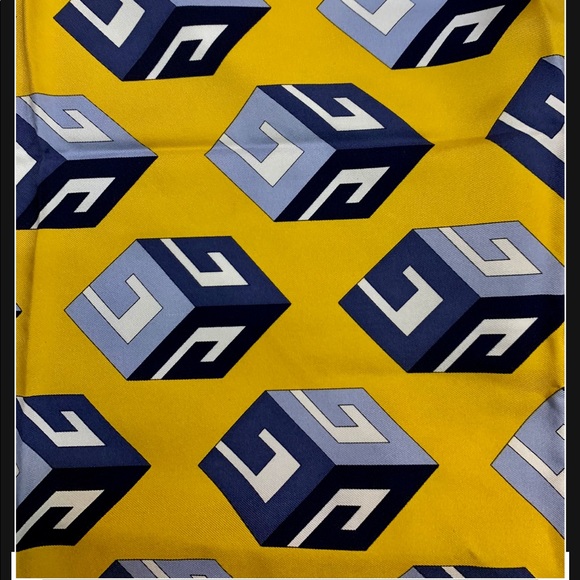 Gucci NWT Yellow Gg Logo Letter Silk Scarf - Picture 2 of 6
